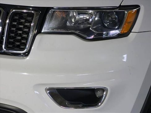 Used 2019 Jeep Grand Cherokee Laredo w/ Laredo X Package RWD image 9