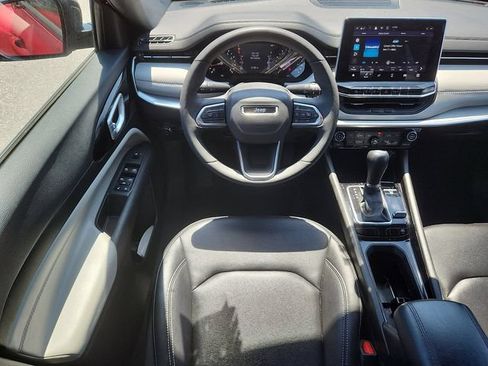 Used 2025 Jeep Compass Limited AWD/4WD image 7