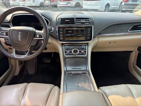 Used 2017 Lincoln Continental Premiere FWD image 27