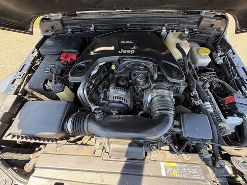 Used 2018 Jeep Wrangler Unlimited Sport S AWD/4WD image 13