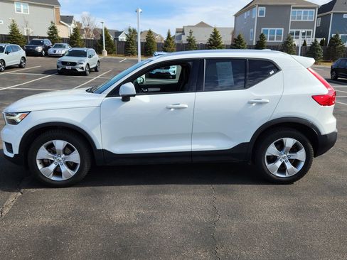 Used 2019 Volvo XC40 T5 Momentum image 7