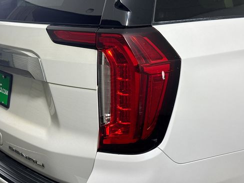 Used 2021 GMC Yukon XL Denali w/ Denali Premium Package image 34