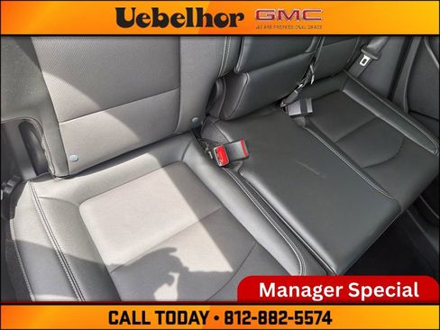 Used 2024 GMC Terrain SLT AWD/4WD image 6