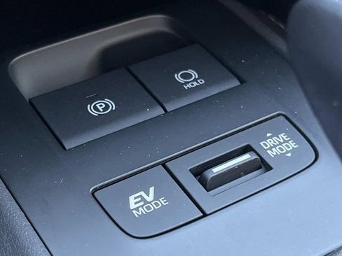 Used 2021 Toyota Venza LE image 38