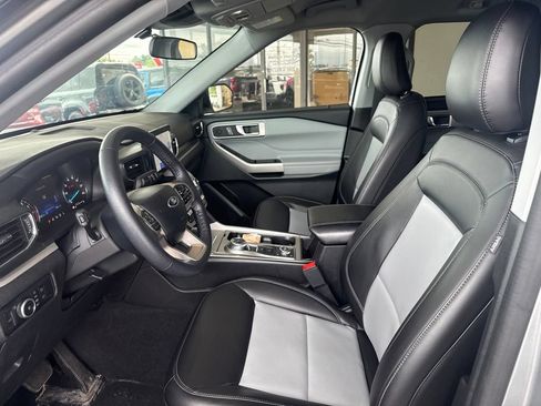 Used 2024 Ford Explorer XLT w/ Equipment Group 202A AWD/4WD image 11