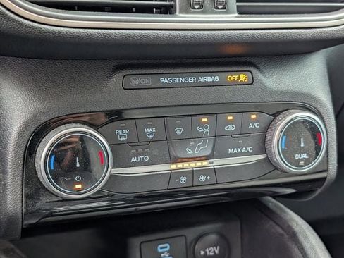 Used 2022 Ford Escape SE w/ SE Sport Appearance Package FWD image 17