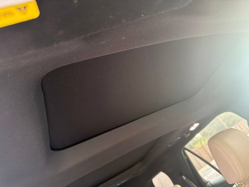Used 2018 Ford Explorer Limited w/ Equipment Group 301A FWD image 11