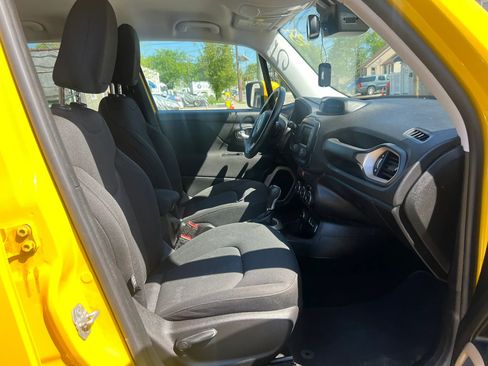 Used 2016 Jeep Renegade Latitude w/ Popular Equipment Group AWD/4WD image 32