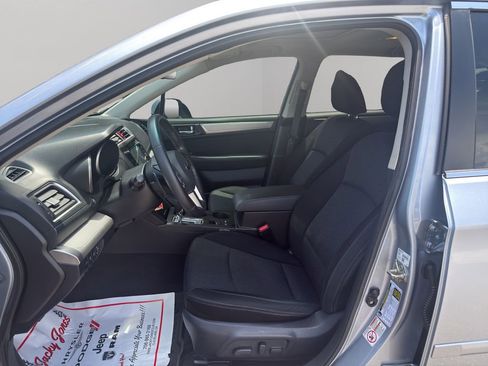 Used 2017 Subaru Outback 2.5i Premium AWD/4WD image 4