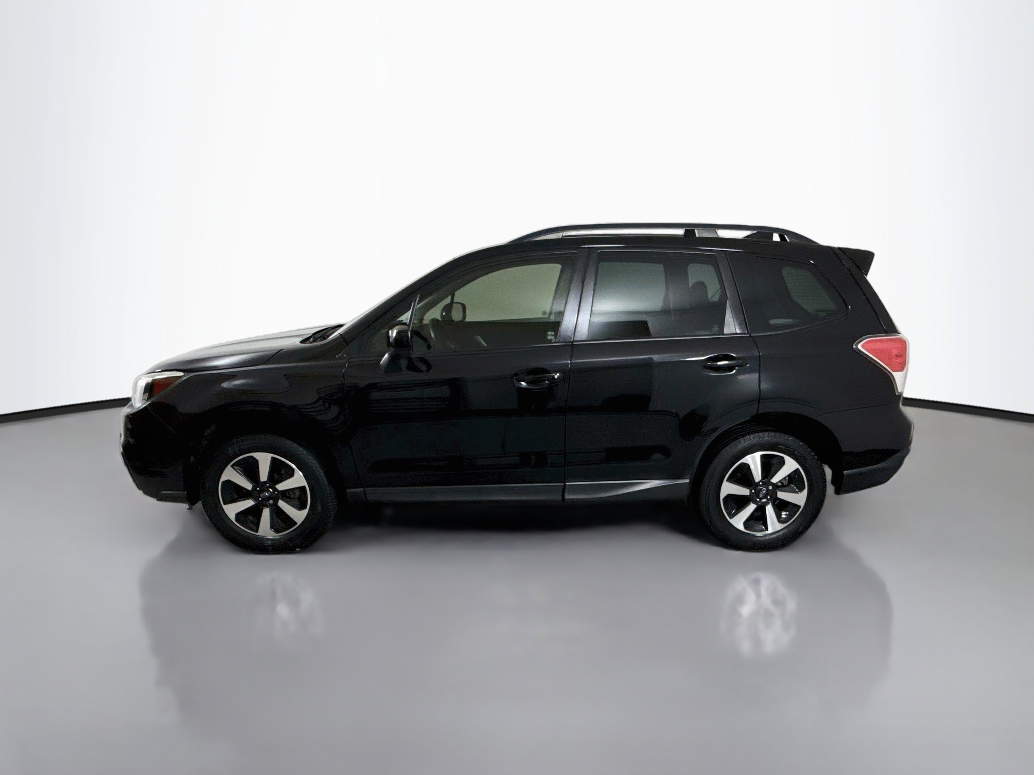 Used 2018 Subaru Forester 2.5i Premium w/ All-Weather Package AWD/4WD image 4