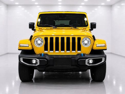 Used 2022 Jeep Wrangler Unlimited Sahara w/ Cold Weather Group AWD/4WD image 8