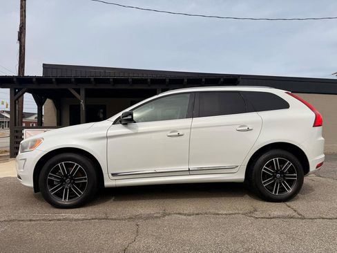 Used 2017 Volvo XC60 T5 Dynamic FWD image 2