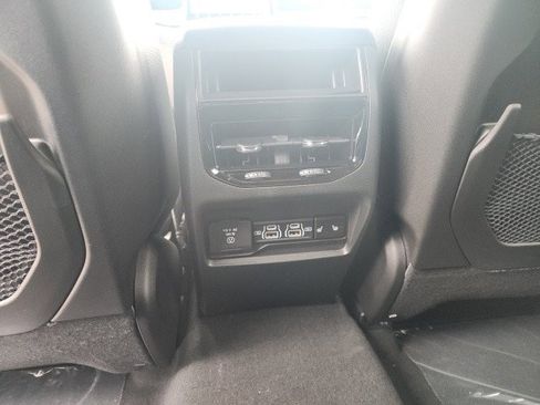 New 2025 Jeep Grand Cherokee Limited w/ Black Appearance Package image 17