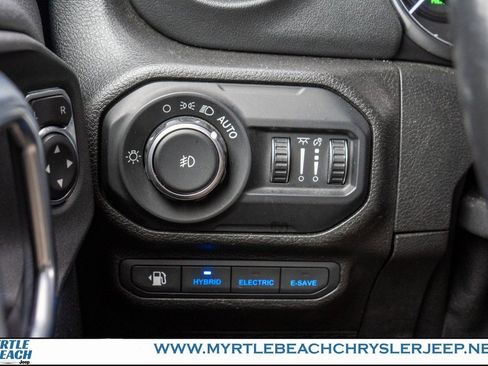 Used 2021 Jeep Wrangler Unlimited Sahara image 30