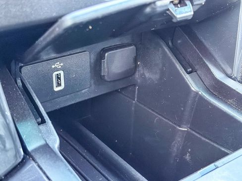 Used 2017 Ford Explorer XLT w/ Equipment Group 202A FWD image 32