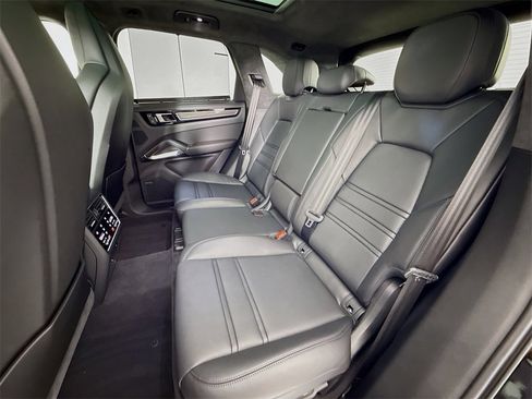 Used 2023 Porsche Cayenne Turbo image 26