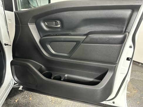 Used 2019 Nissan Titan S image 35