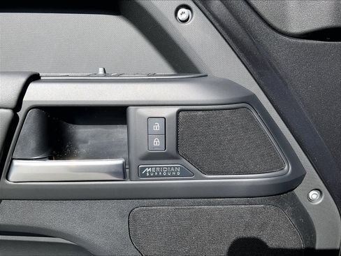 New 2026 Land Rover Defender 130 X-Dynamic SE AWD/4WD image 21