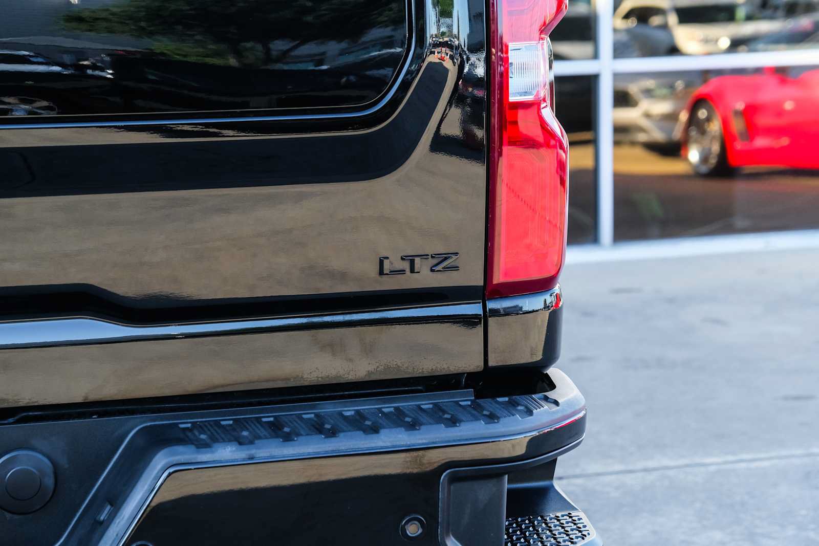 Used 2022 Chevrolet Silverado 2500 LTZ w/ LTZ Plus Package AWD/4WD image 16