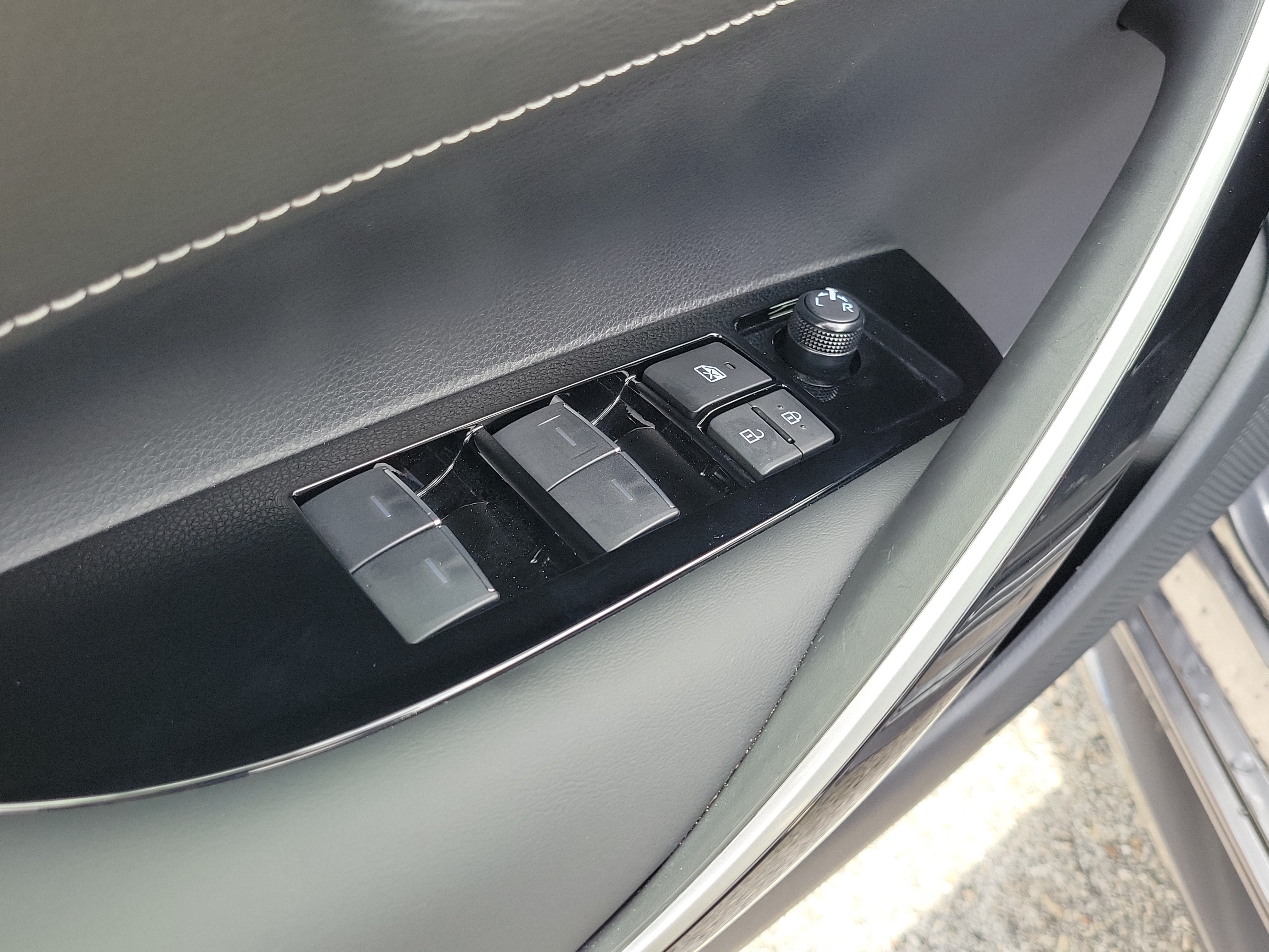 Used 2025 Toyota Corolla XSE FWD image 20