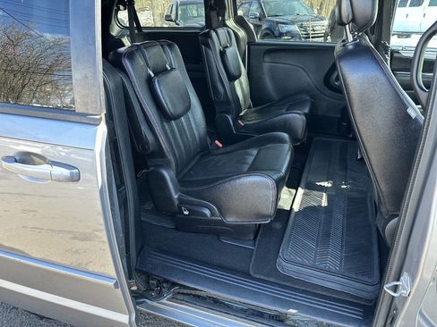 Used 2016 Dodge Grand Caravan R/T FWD image 12