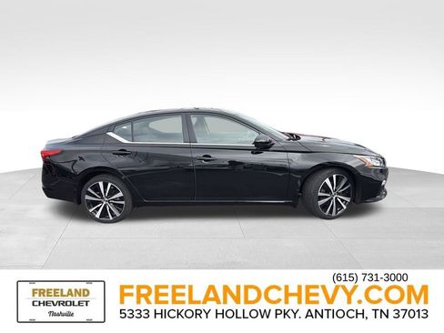 Used 2022 Nissan Altima 2.5 SR image 2