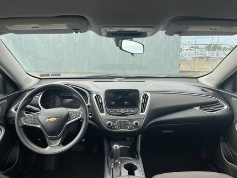 Used 2020 Chevrolet Malibu LT FWD image 32