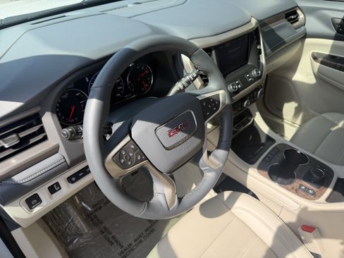 Used 2023 GMC Acadia Denali w/ Denali Technology Package FWD image 6