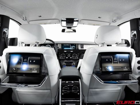 Used 2023 Rolls-Royce Phantom Sedan w/ The Phantom Package RWD image 24