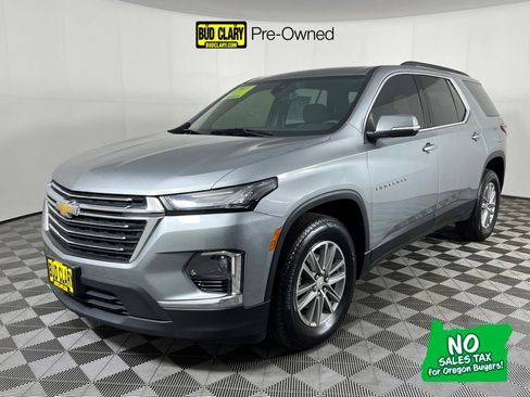 Used 2023 Chevrolet Traverse LT image 1