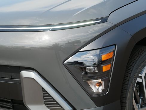 Used 2026 Hyundai Kona SEL Premium AWD/4WD image 10