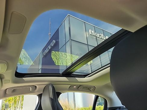 Used 2023 Volvo S60 B5 Core image 5