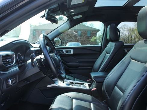 Used 2020 Ford Explorer XLT w/ Equipment Group 202A image 12