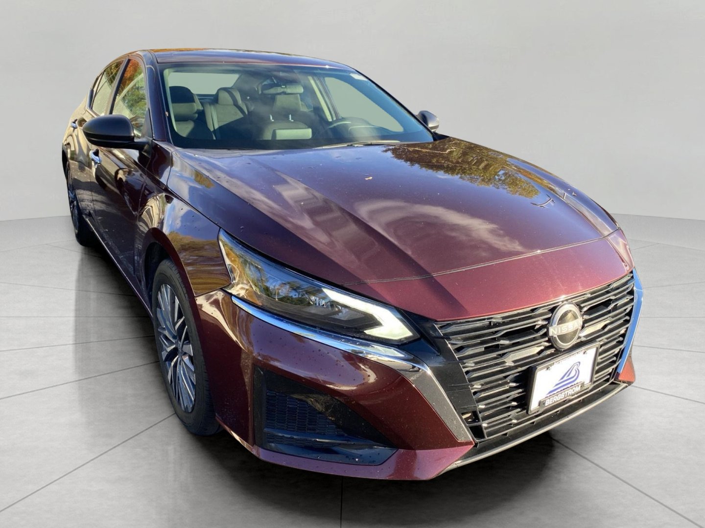 Used 2025 Nissan Altima 2.5 SV FWD image 1