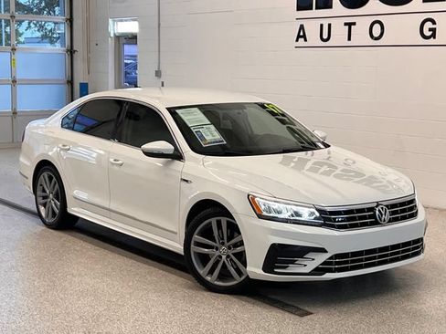 Used 2017 Volkswagen Passat 1.8T R-Line w/ R-Line Lighting Package FWD image 1