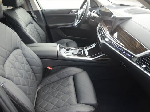 Used 2025 BMW X7 xDrive40i AWD/4WD image 4