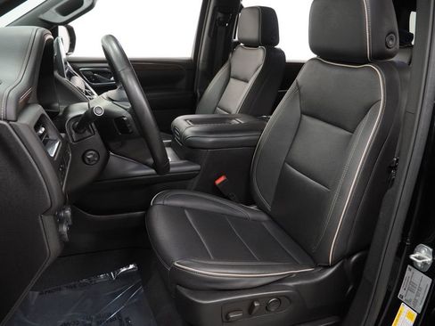 Used 2024 Chevrolet Suburban Premier image 16