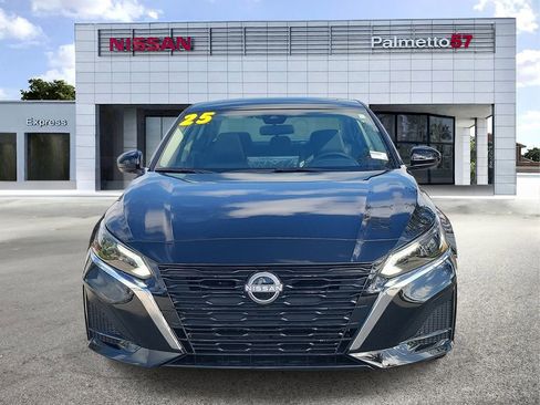 Used 2025 Nissan Altima 2.5 SV w/ SV Special Edition Package image 2