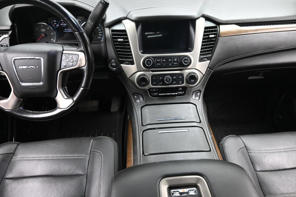 Used 2020 GMC Yukon XL Denali w/ Denali Premium Package AWD/4WD image 16