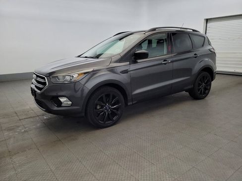 Used 2018 Ford Escape SE w/ SE Sport Appearance Package FWD image 2