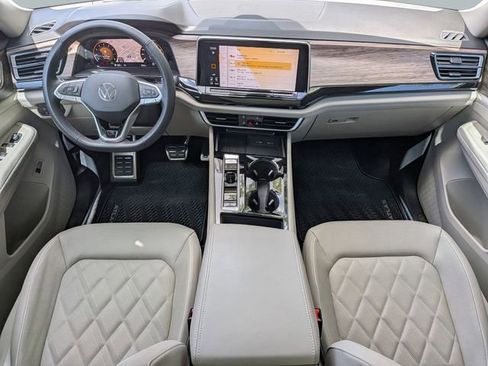 Certified 2025 Volkswagen Atlas SEL Premium R-Line image 17