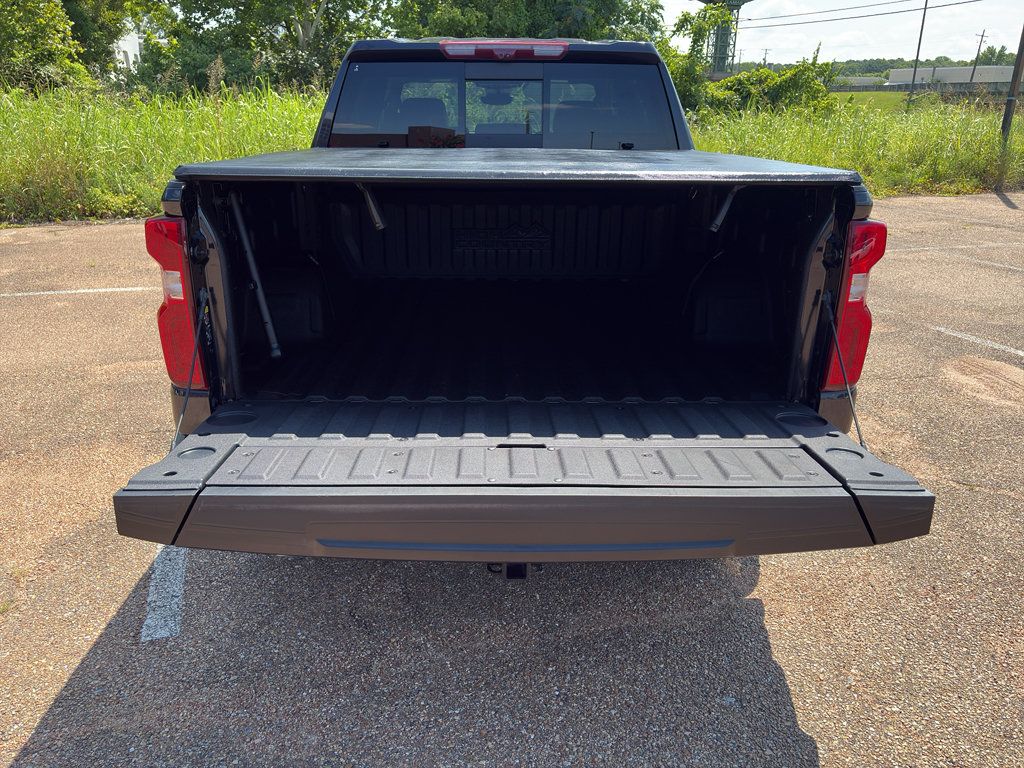 Used 2023 Chevrolet Silverado 1500 High Country w/ Technology Package AWD/4WD image 6