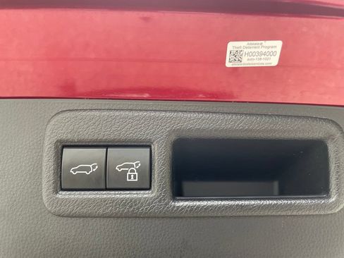 Used 2022 Toyota Venza XLE AWD/4WD image 11