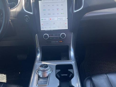 Used 2021 Ford Edge Titanium image 16