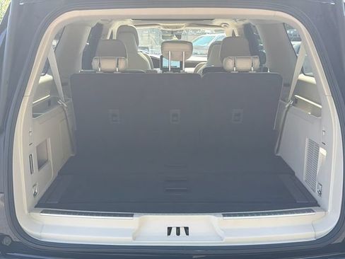 Used 2021 Lincoln Navigator L Reserve w/ Luxury Package AWD/4WD image 20