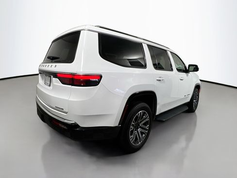 Used 2024 Jeep Wagoneer Series II w/ Flexible Seating Group RWD image 4