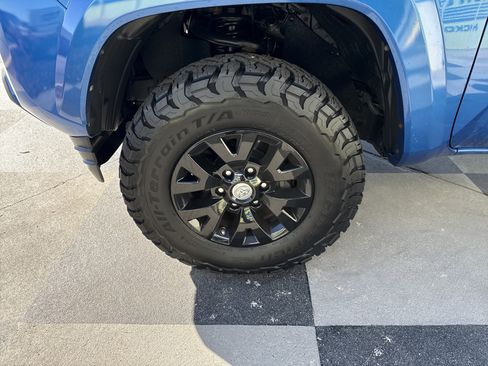 Used 2017 Toyota Tacoma SR5 w/ Tow Package image 13