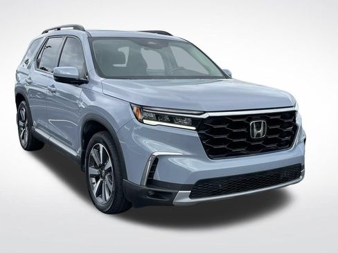 Certified 2025 Honda Pilot Touring image 8