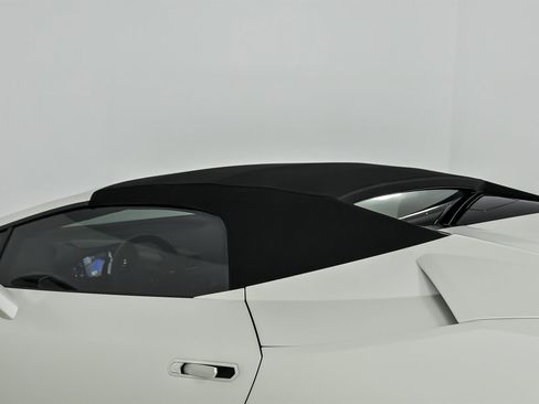 Used 2020 Lamborghini Huracan EVO image 20