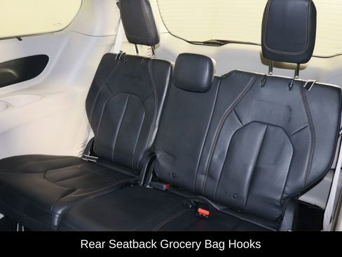 Used 2017 Chrysler Pacifica Touring-L w/ Tire & Wheel Group image 17